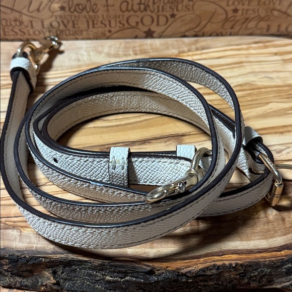 Coach Tan and Cream Shoulder Bag and wallet preowned great condition. - Picture 9 of 16